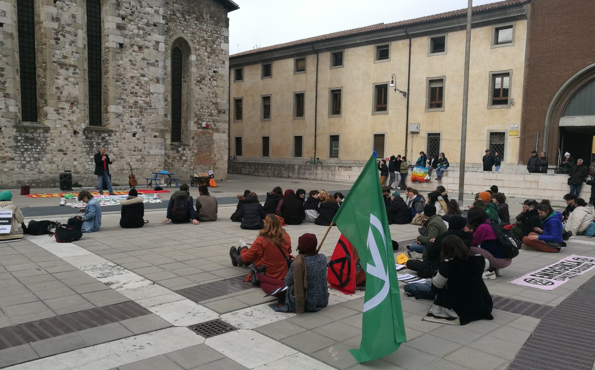 Fridays For Future, Giovani In Piazza In Oltre 50 Città. A Udine Sit-in ...